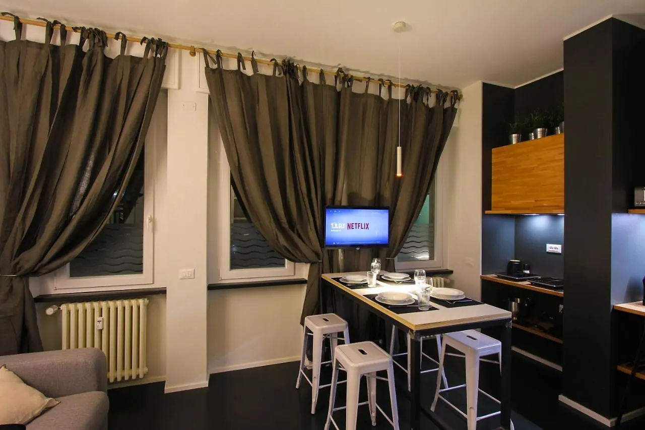 Stylish & Cosy House At Fair Apartman Milánó